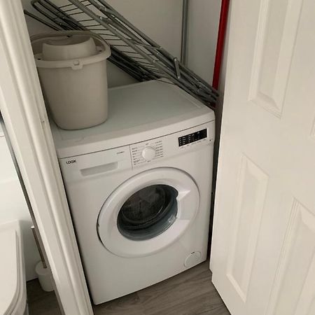 Platform Avenues Apartment 2 With Free Street Parking Kingston upon Hull Eksteriør bilde